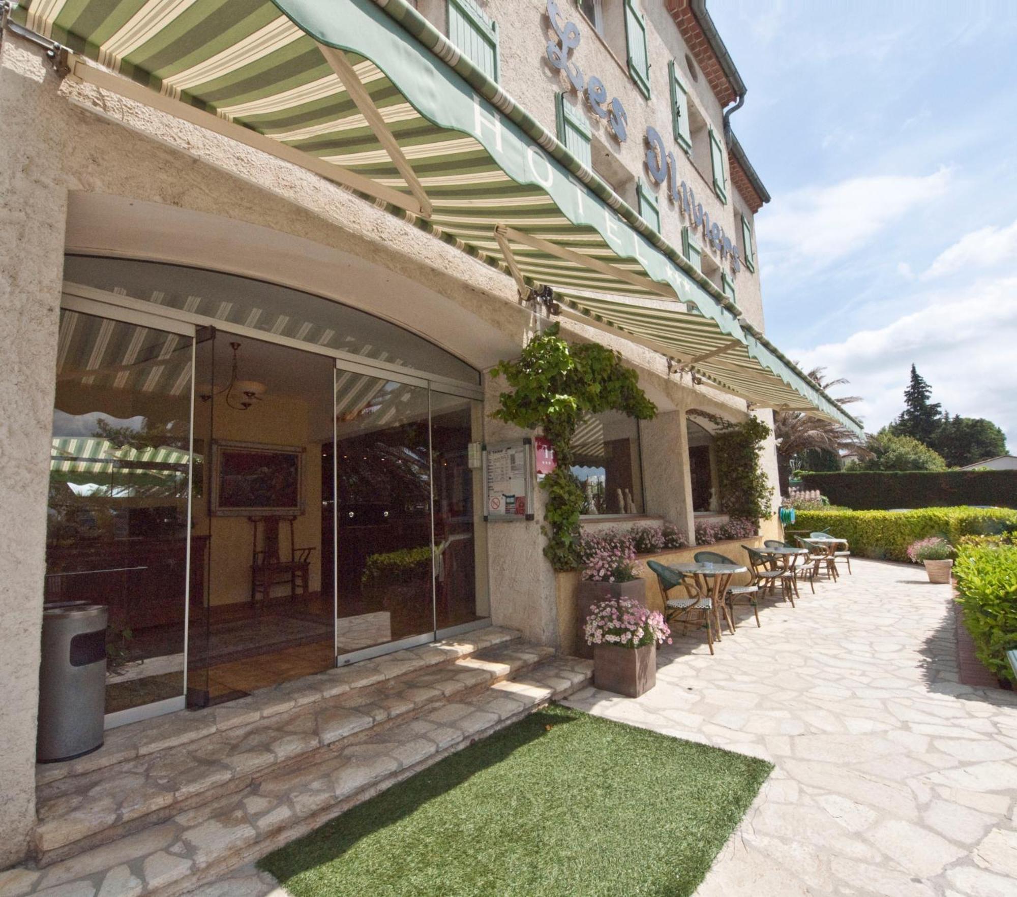 Hotel Les Oliviers Fayence Bagian luar foto